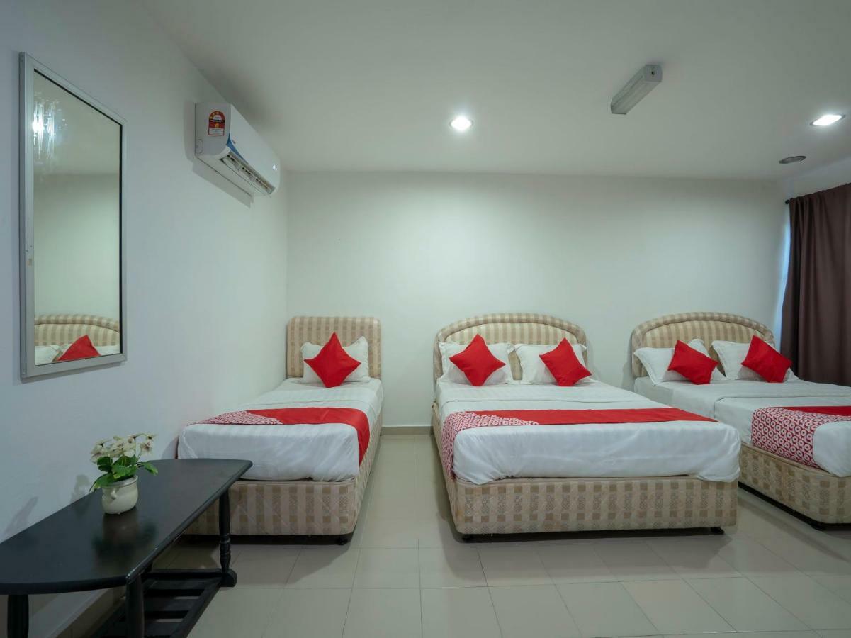 Oyo 988 Malawati Ria Hotel Kuala Selangor Exterior foto